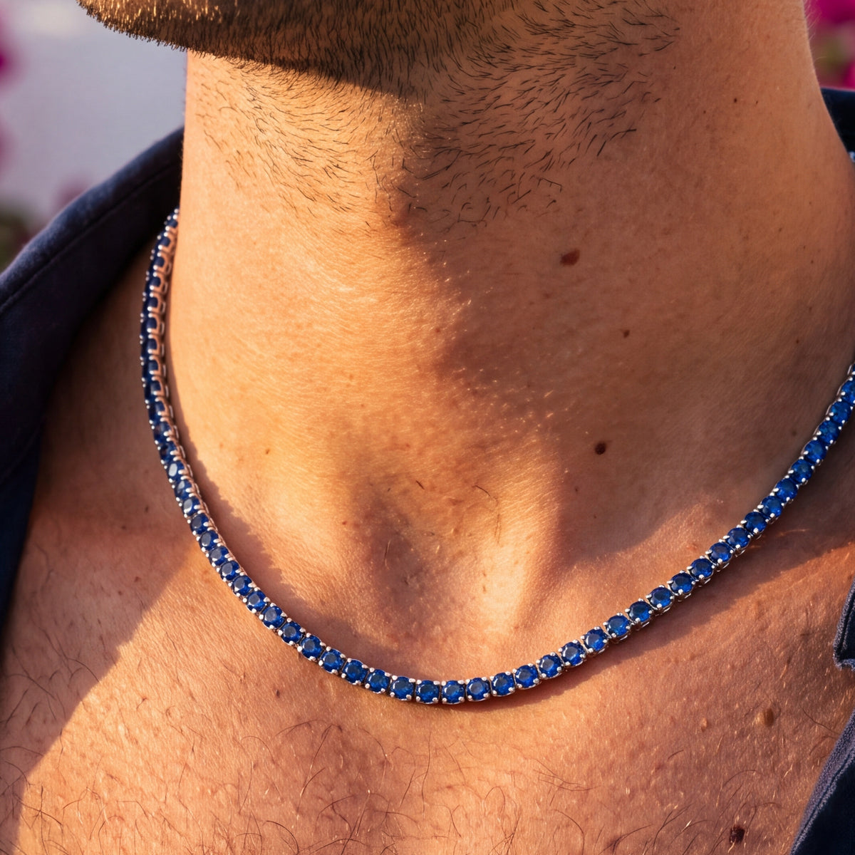 Bleu tennis chain close-up