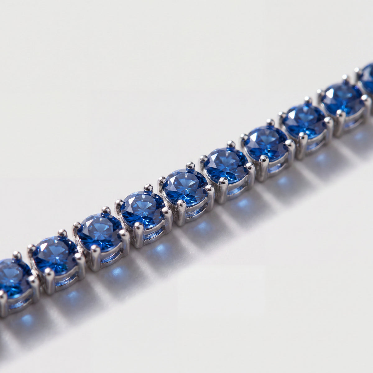 Macro detail of the Bleu Chain