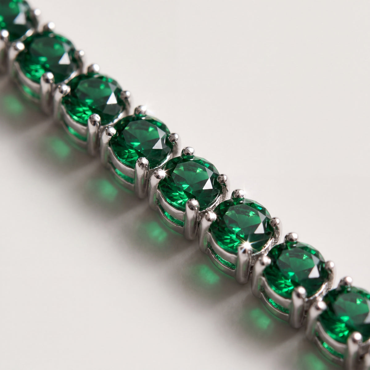 Macro detail of the Green Day Chain