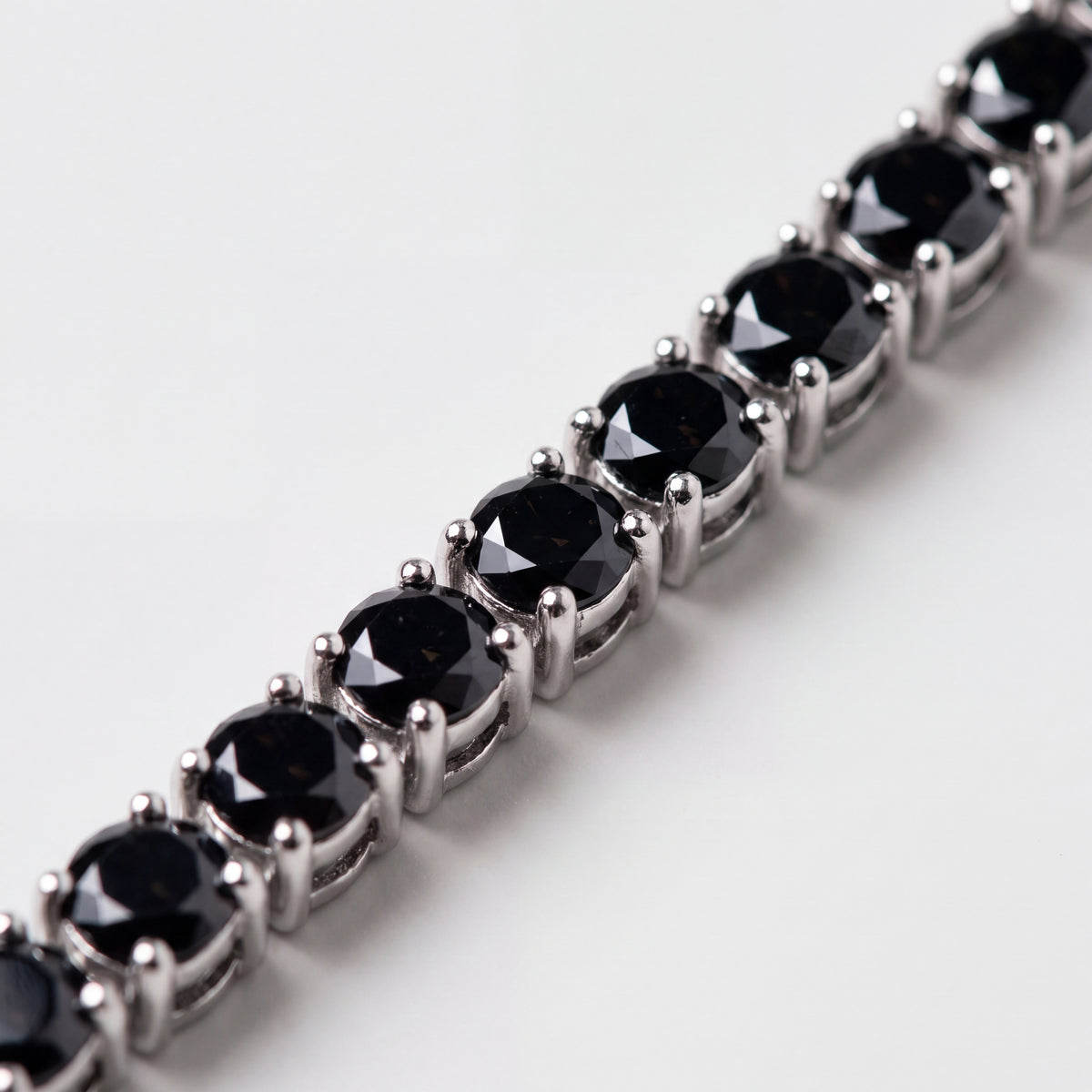 Macro detail of the Onyx Chain